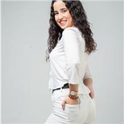 Alumna del conservatorio del liceu Barcelona, ademas de estudiante universitaria en Producción de música para bandas sonoras